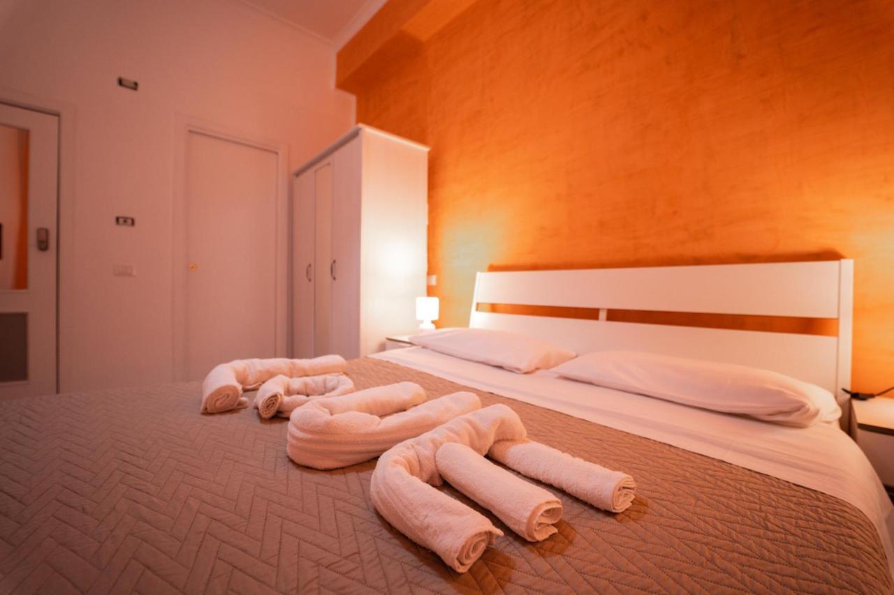 Hotel O Vic' Stritt' à Naples Extérieur photo